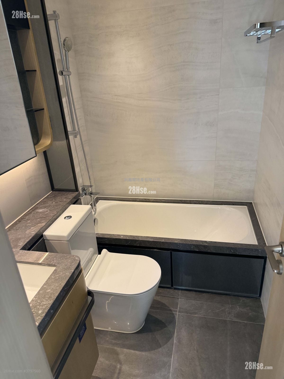 One Victoria Sell 2 Bedrooms 438 ft²