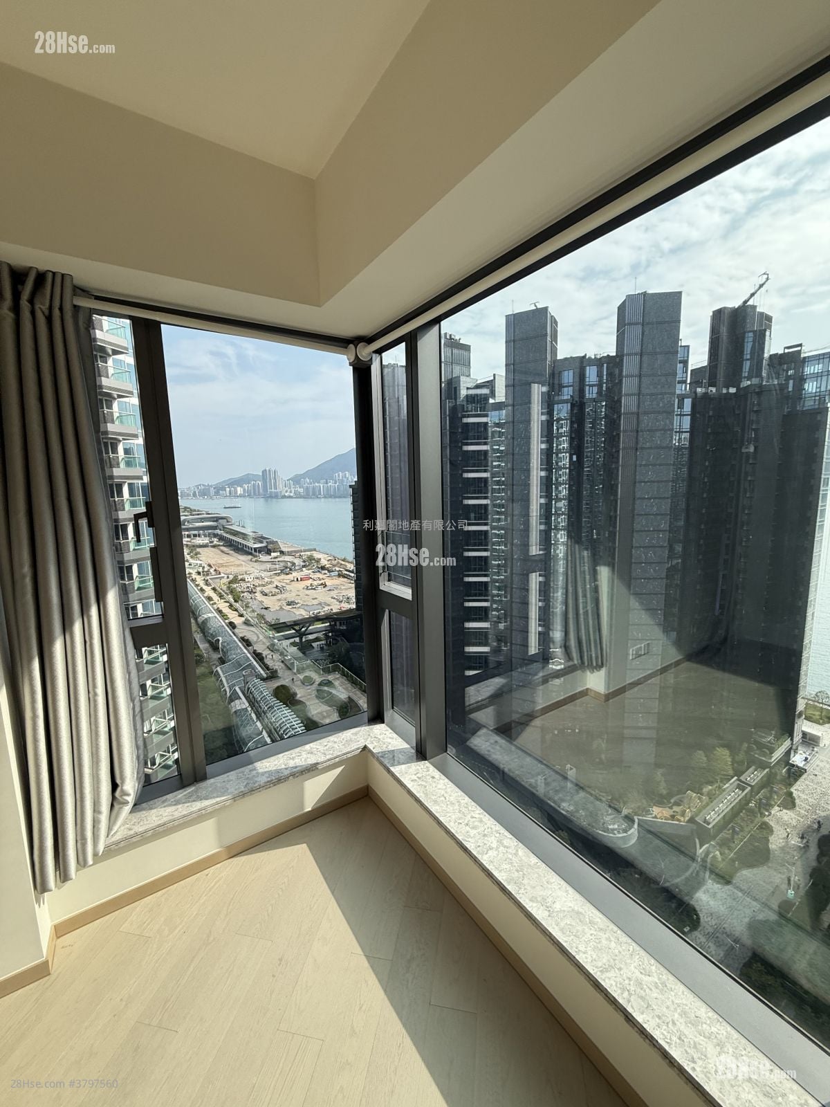 One Victoria Sell 2 Bedrooms 438 ft²