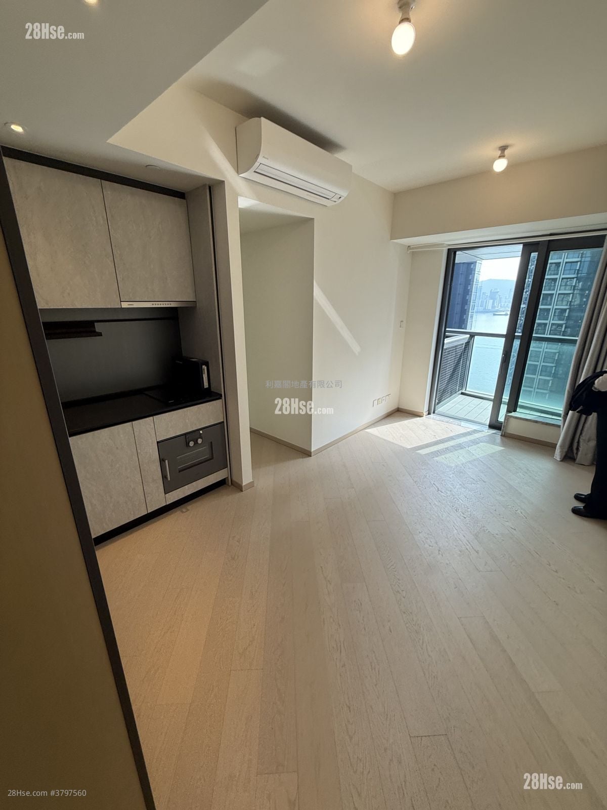 One Victoria Sell 2 Bedrooms 438 ft²