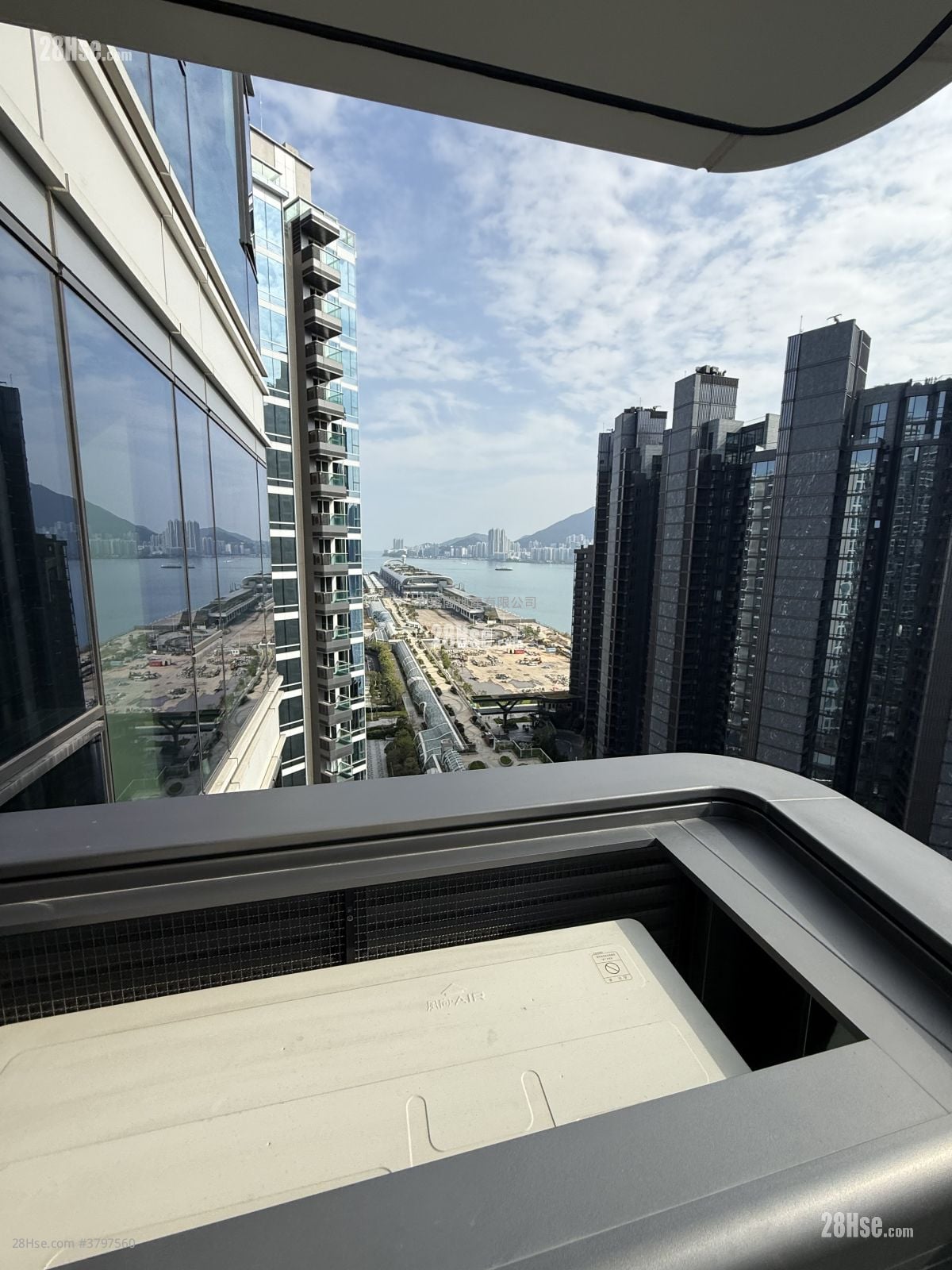 One Victoria Sell 2 Bedrooms 438 ft²