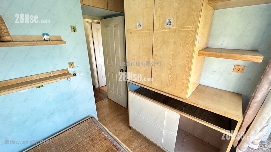 Kingswood Villas Sell 2 Bedrooms , 1 Bathroom 448 ft²