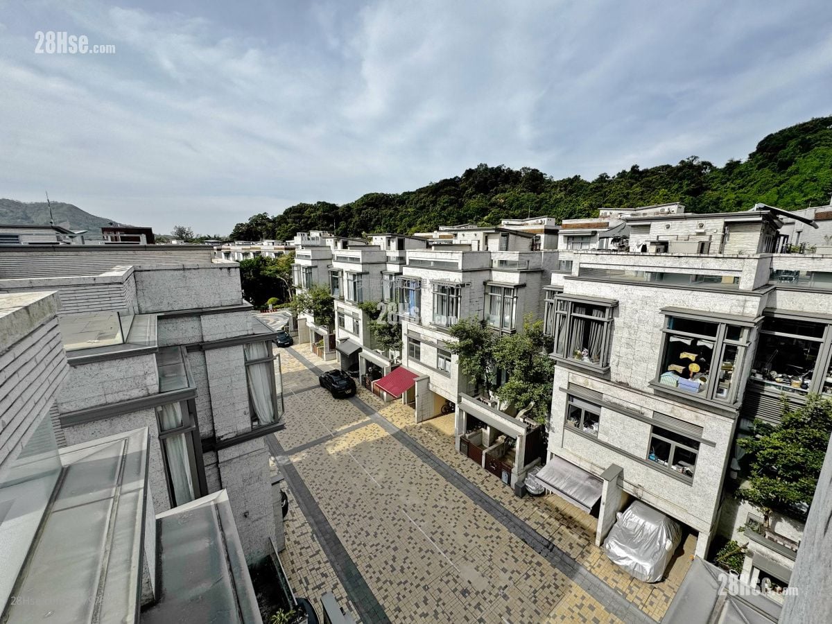 The Green Sell 3 Bedrooms , 5+ Bathrooms 1,798 ft²