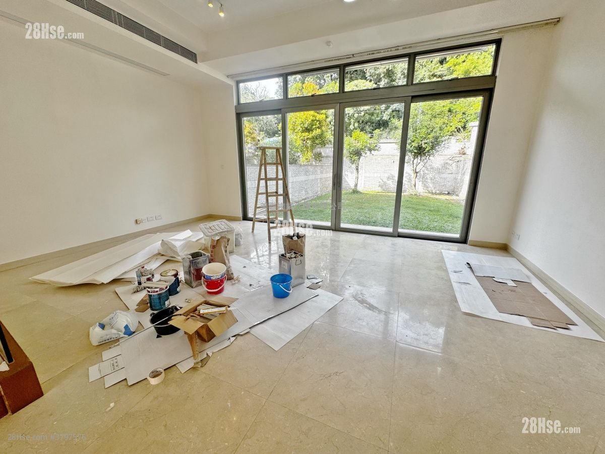 The Green Sell 3 Bedrooms , 5+ Bathrooms 1,798 ft²