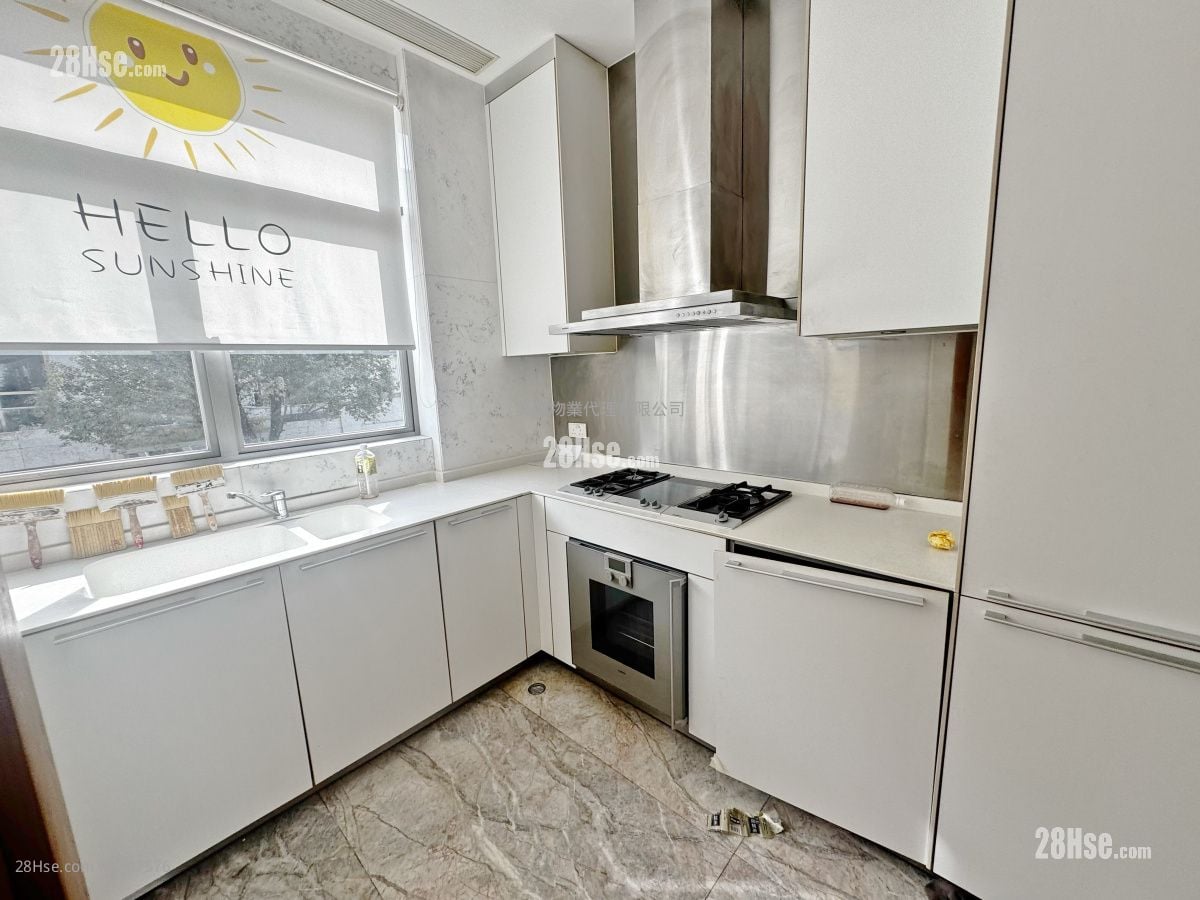 The Green Sell 3 Bedrooms , 5+ Bathrooms 1,798 ft²