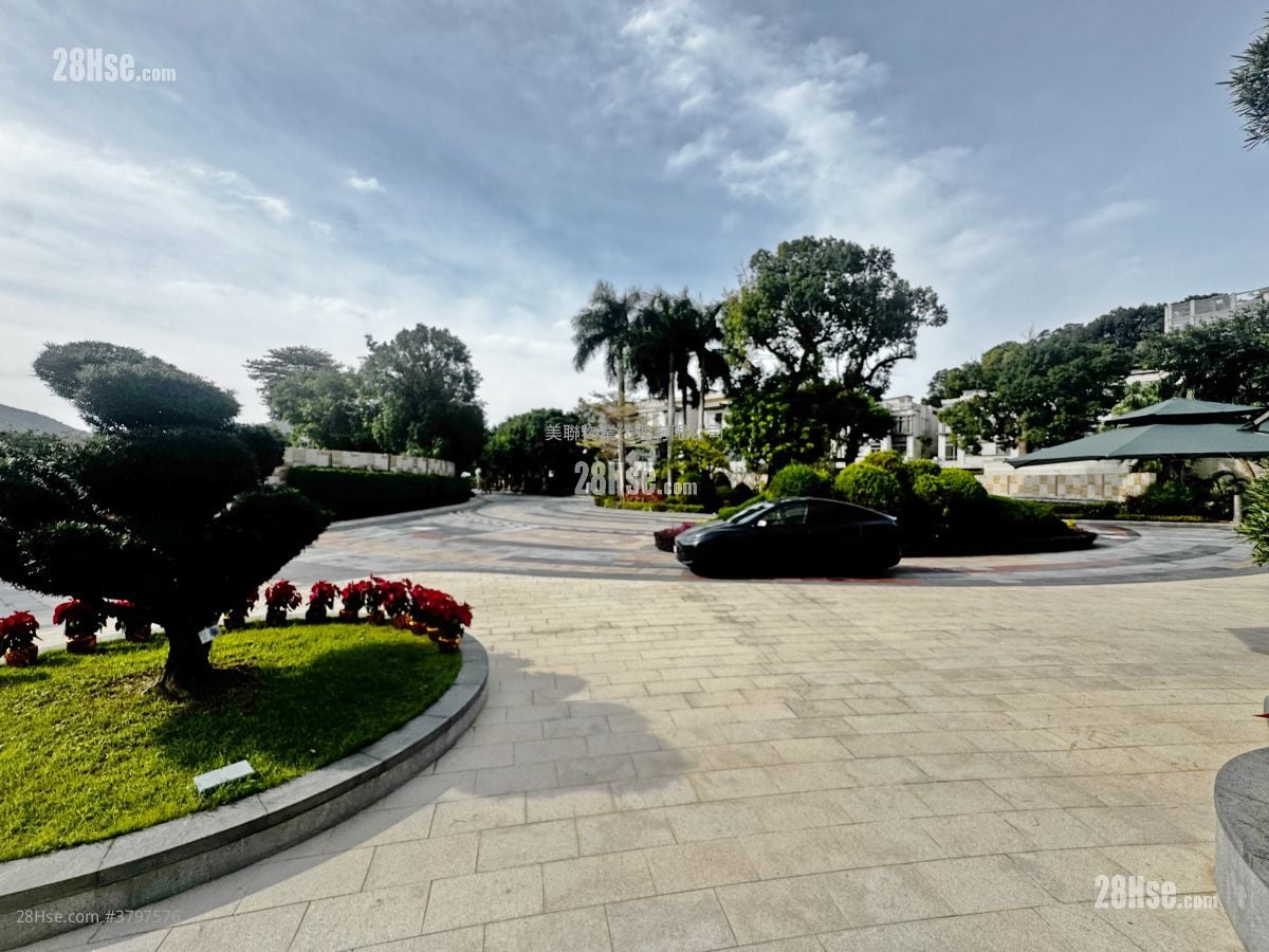 The Green Sell 3 Bedrooms , 5+ Bathrooms 1,798 ft²