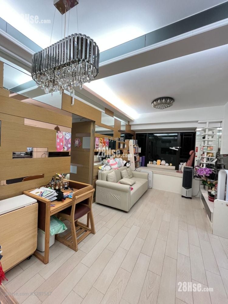 Castello Sell 2 Bedrooms , 1 Bathroom 556 ft²