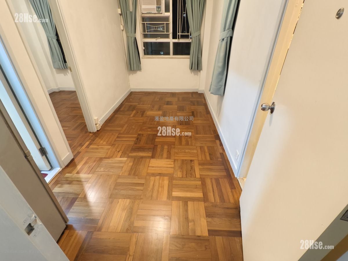 Ngan Fai  Building Sell 1 Bedroom , 1 Bathroom 255 ft²