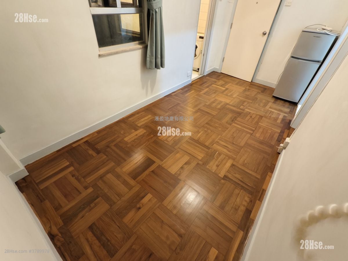 Ngan Fai  Building Sell 1 Bedroom , 1 Bathroom 255 ft²