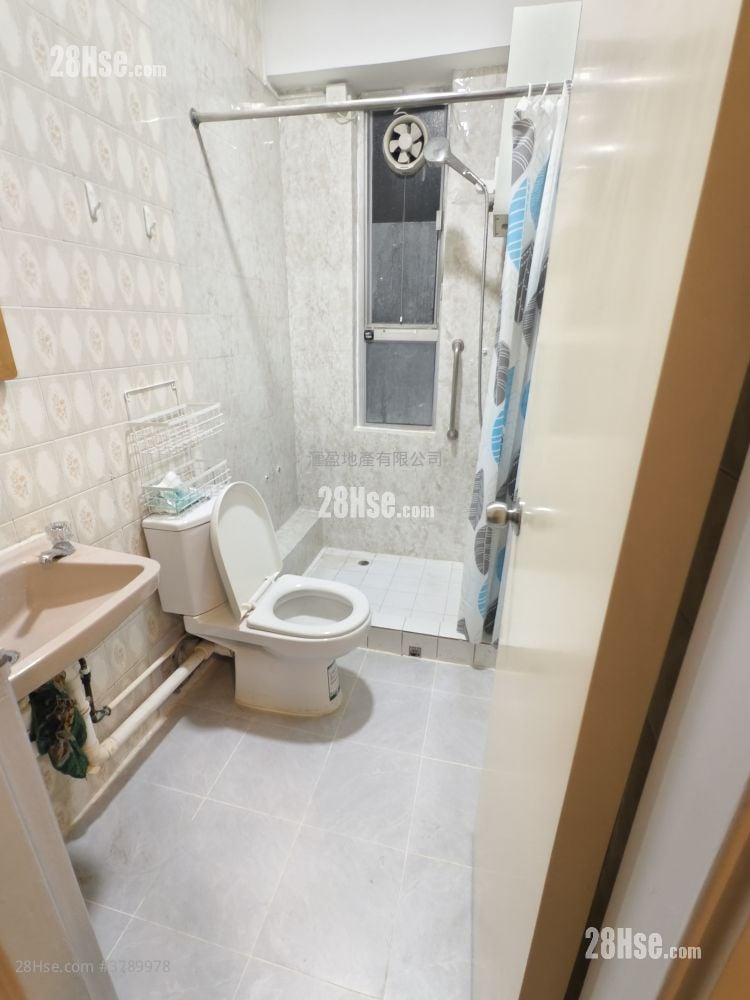 Ngan Fai  Building Sell 1 Bedroom , 1 Bathroom 255 ft²