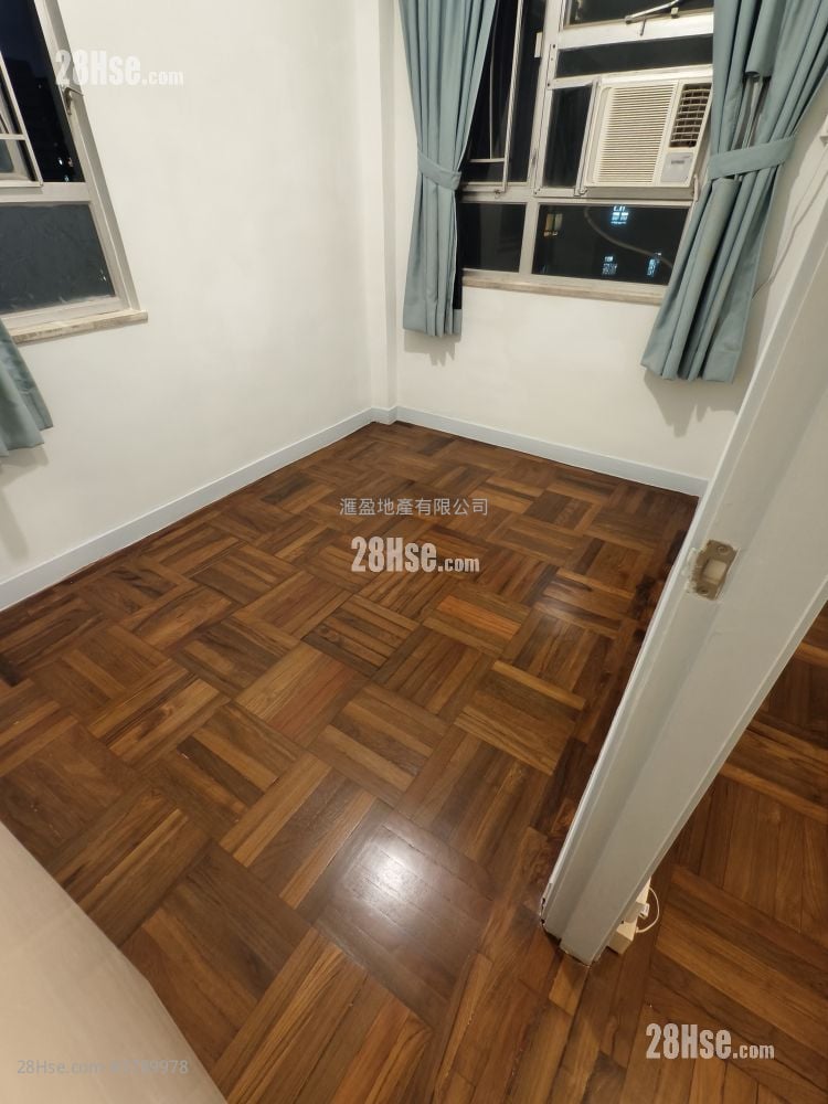 Ngan Fai  Building Sell 1 Bedroom , 1 Bathroom 255 ft²