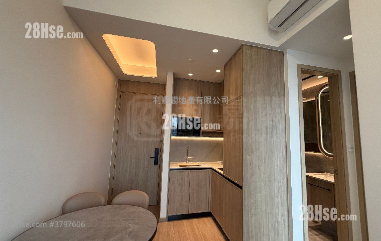 Hava Sell 2 Bedrooms , 1 Bathroom 395 ft²