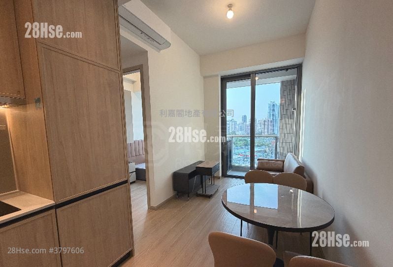 Hava Sell 2 Bedrooms , 1 Bathroom 395 ft²