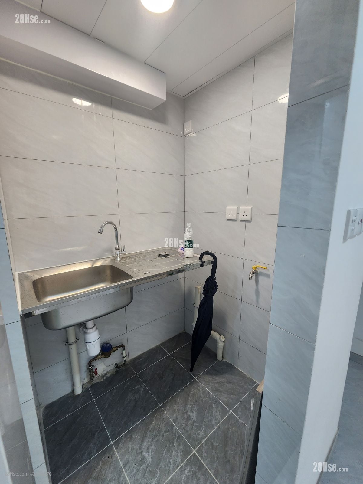 Chung Wo Building Rental Studio , 1 Bathroom 200 ft²