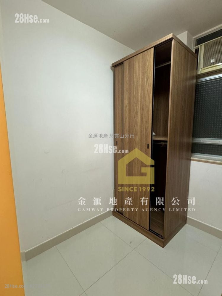 Lung Poon Court Sell 2 Bedrooms , 1 Bathroom 383 ft²