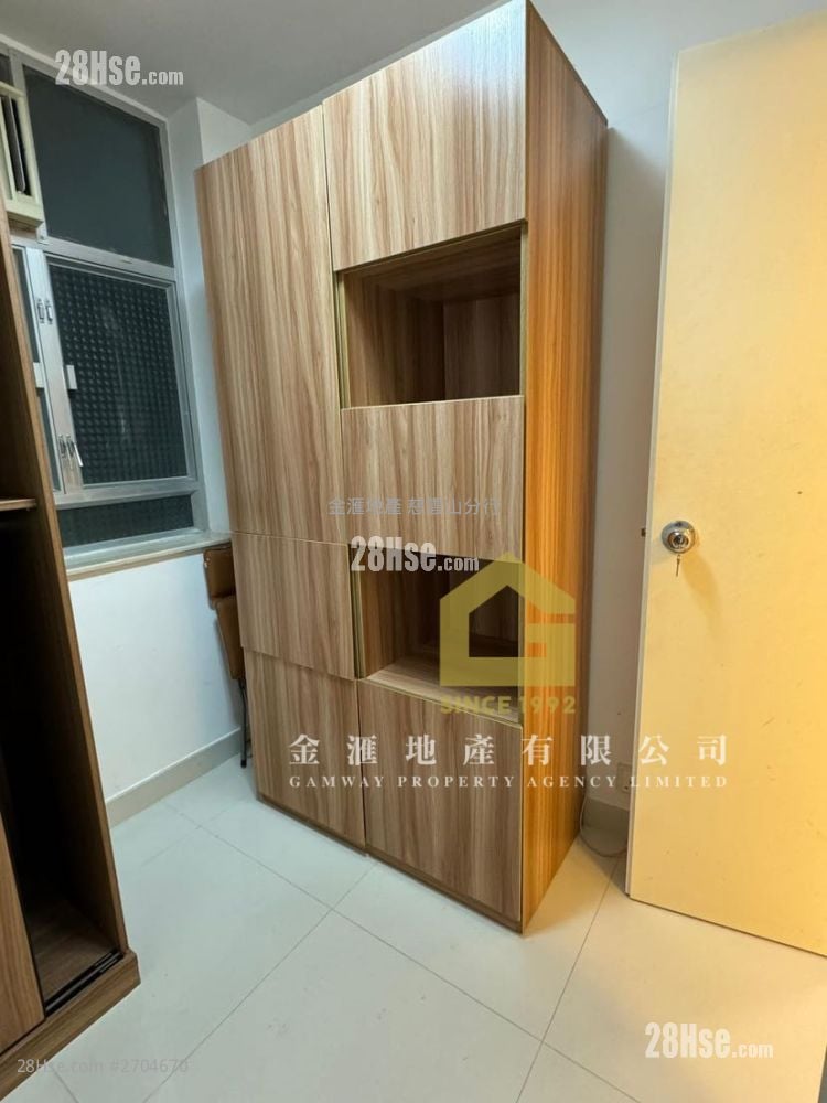 Lung Poon Court Sell 2 Bedrooms , 1 Bathroom 383 ft²
