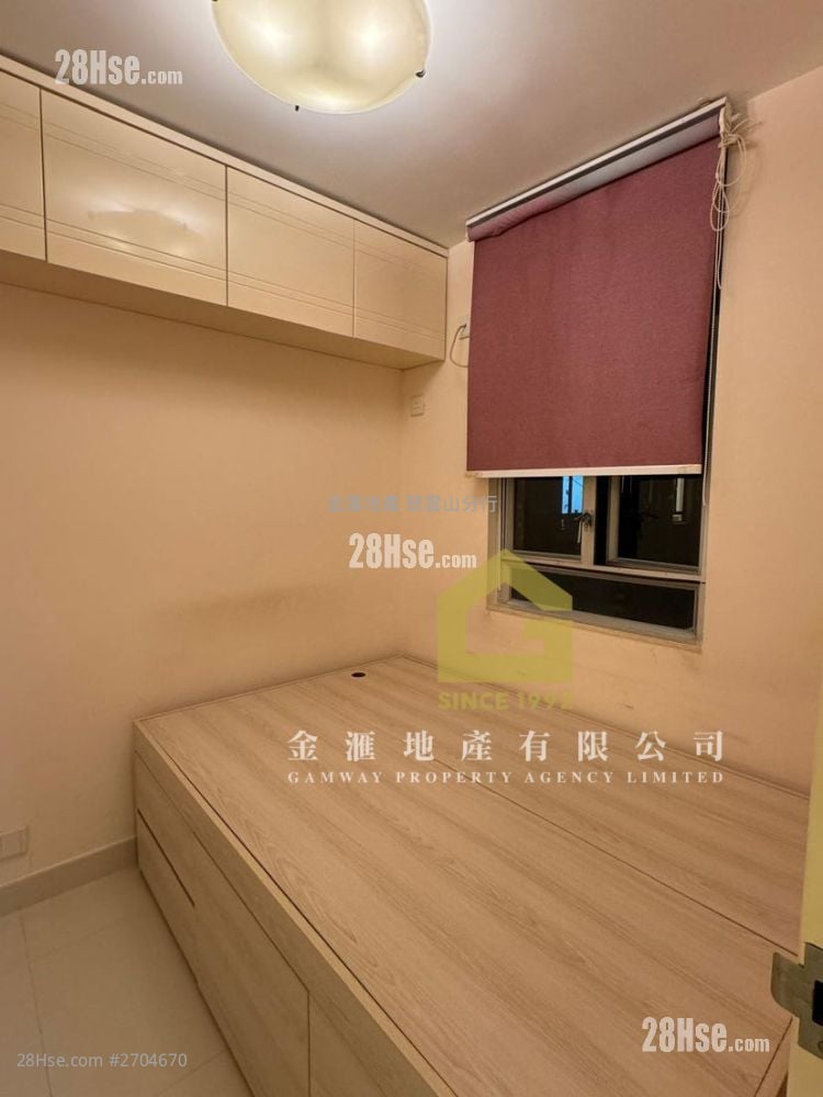 Lung Poon Court Sell 2 Bedrooms , 1 Bathroom 383 ft²