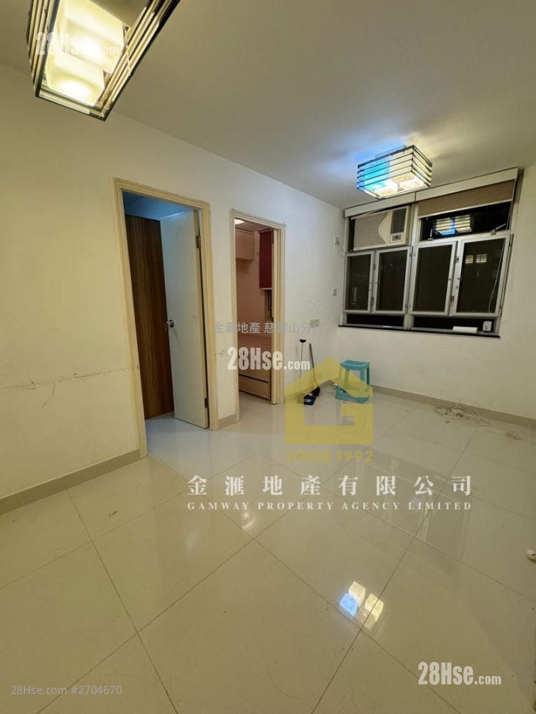 Lung Poon Court Sell 2 Bedrooms , 1 Bathroom 383 ft²
