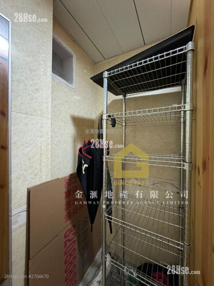 Lung Poon Court Sell 2 Bedrooms , 1 Bathroom 383 ft²