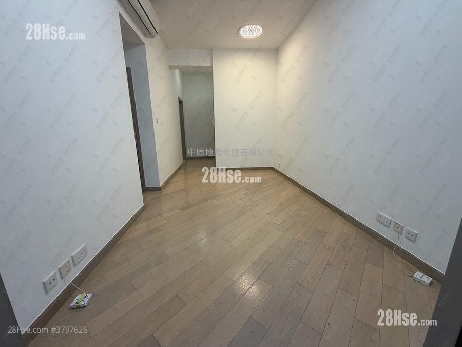 The Latitude Sell 542 ft²