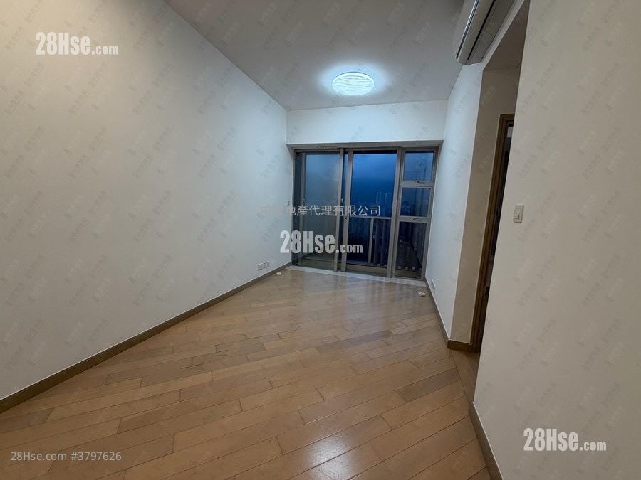 The Latitude Sell 542 ft²