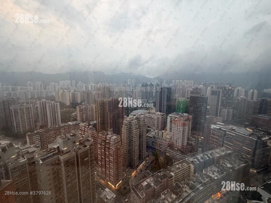 The Latitude Sell 542 ft²