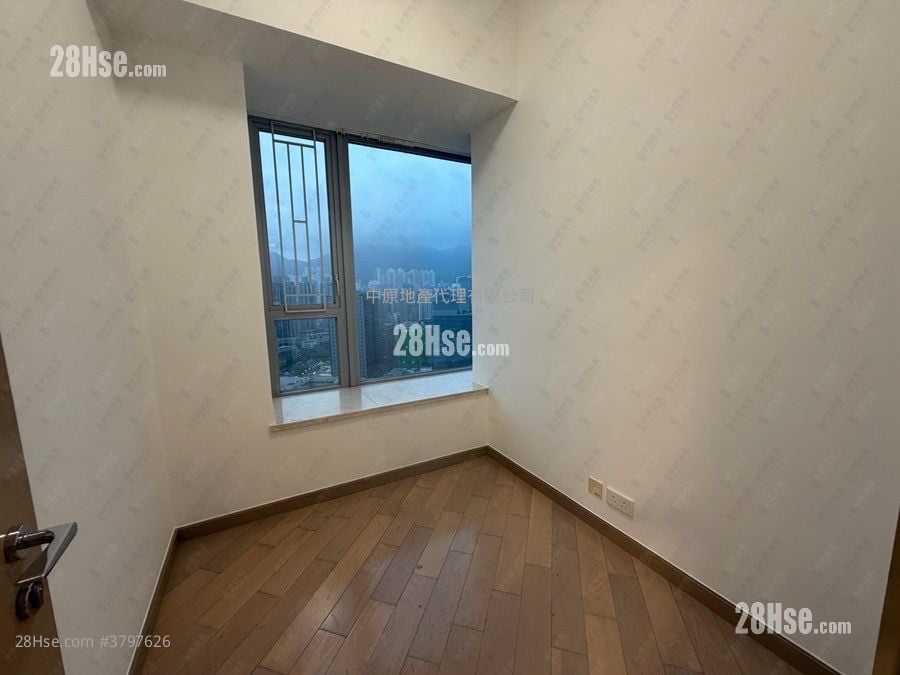 The Latitude Sell 542 ft²