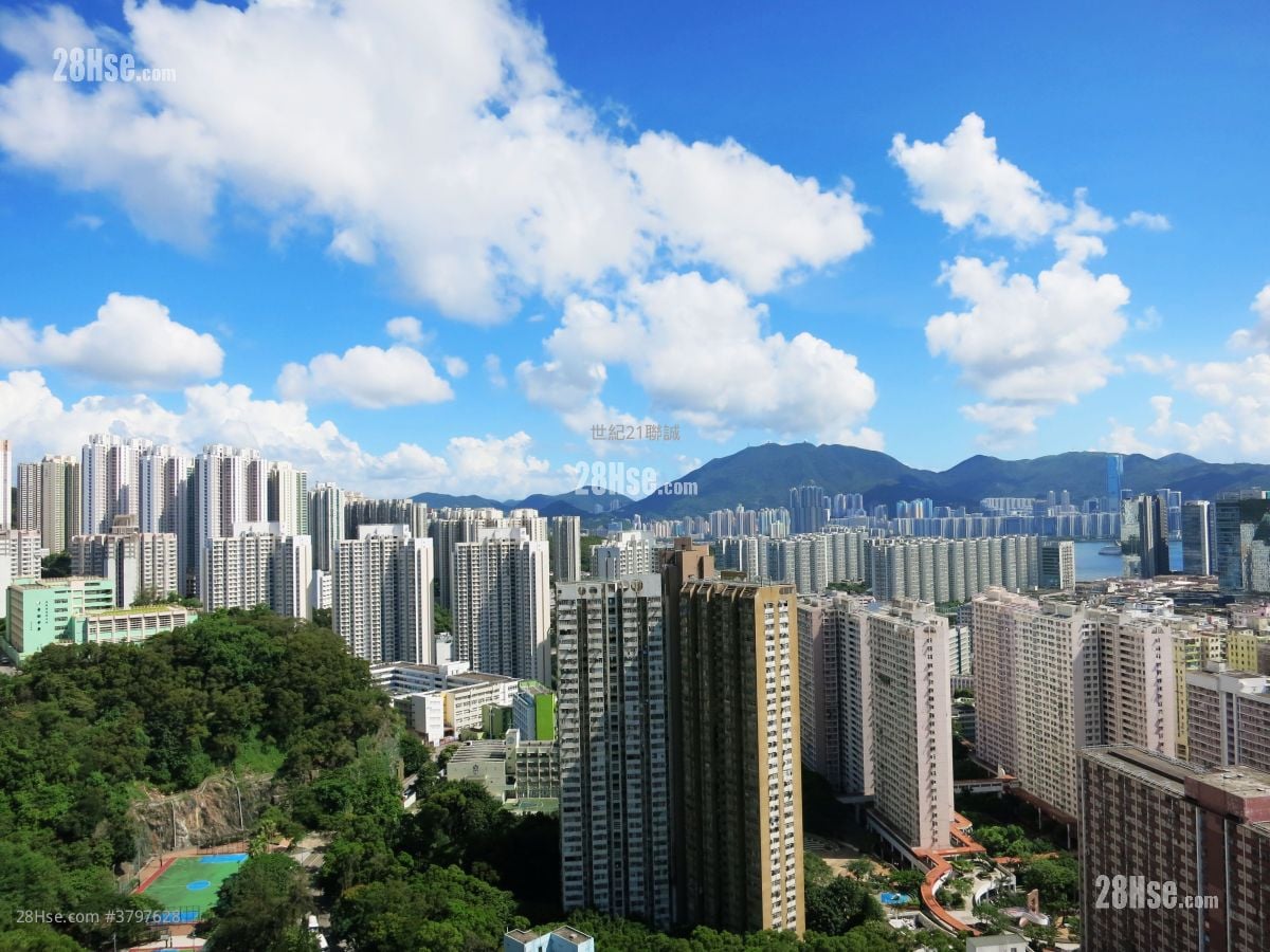 Fu Wah Court Sell 3 Bedrooms , 1 Bathroom 482 ft²