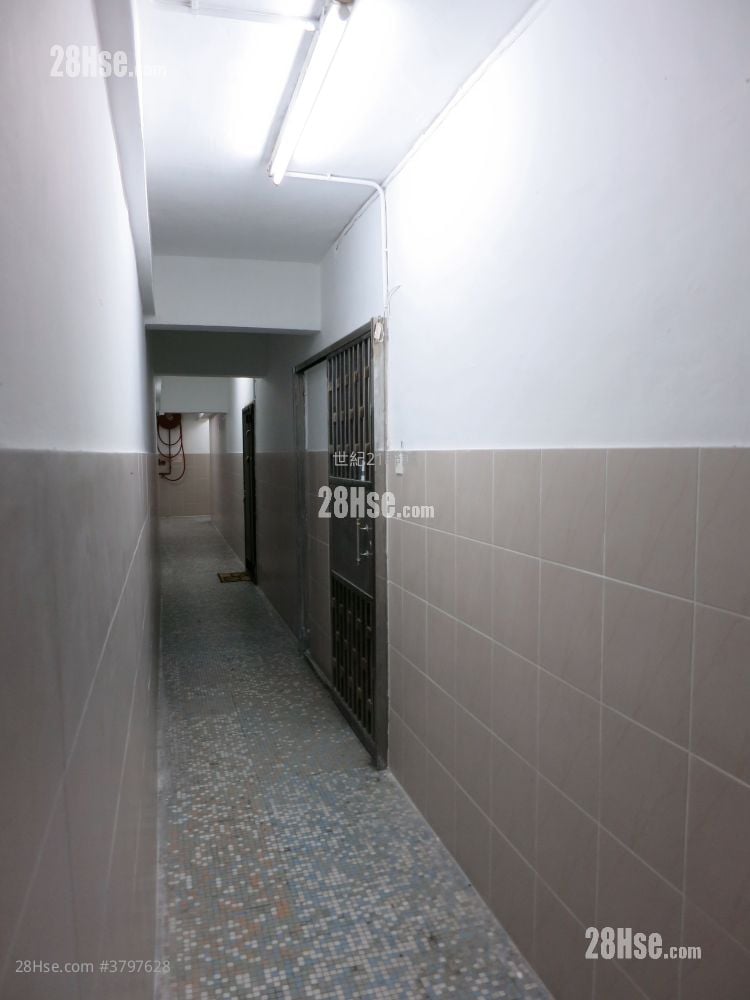 Fu Wah Court Sell 3 Bedrooms , 1 Bathroom 482 ft²