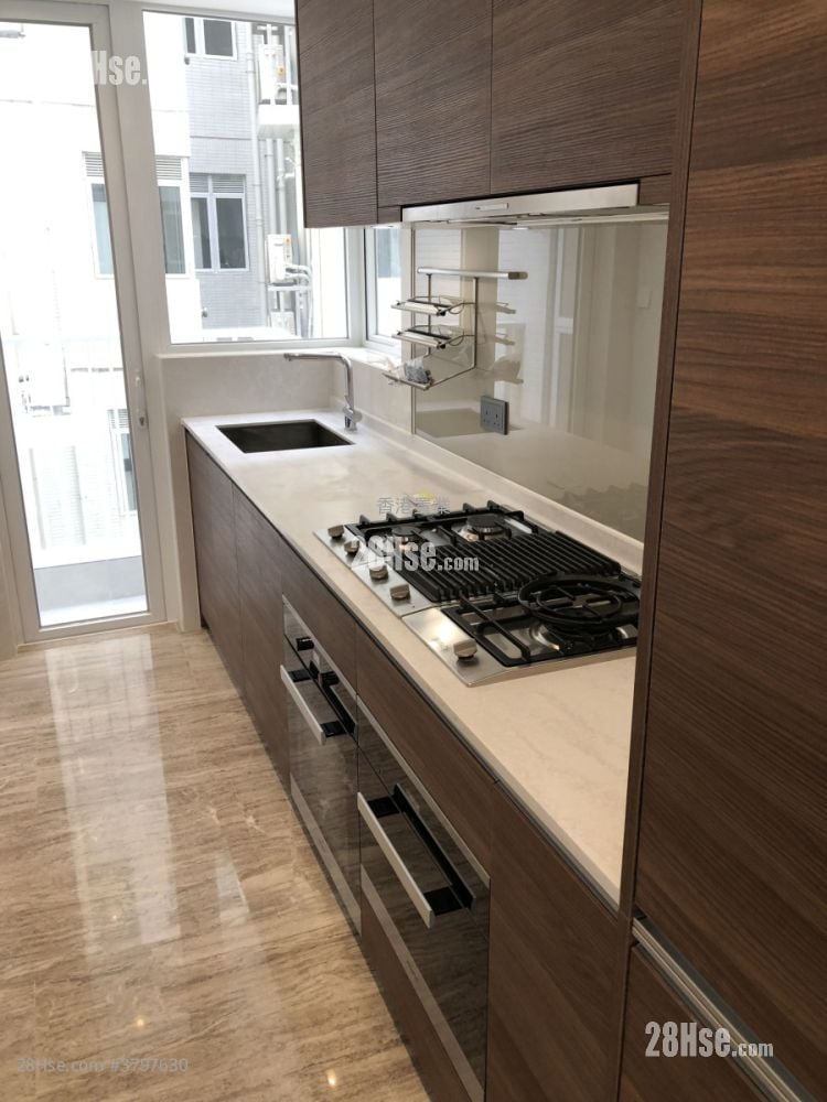 Monterey 售盘 4 房 , 2 浴室 931 平方尺