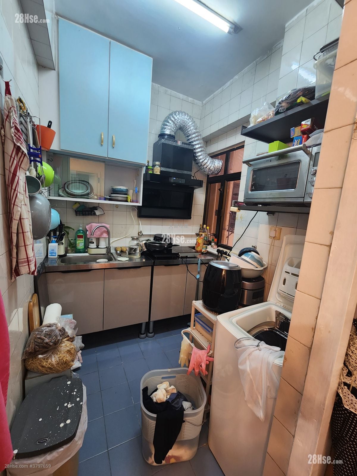 Cosmopolitan Estate Sell 3 Bedrooms , 1 Bathroom 425 ft²