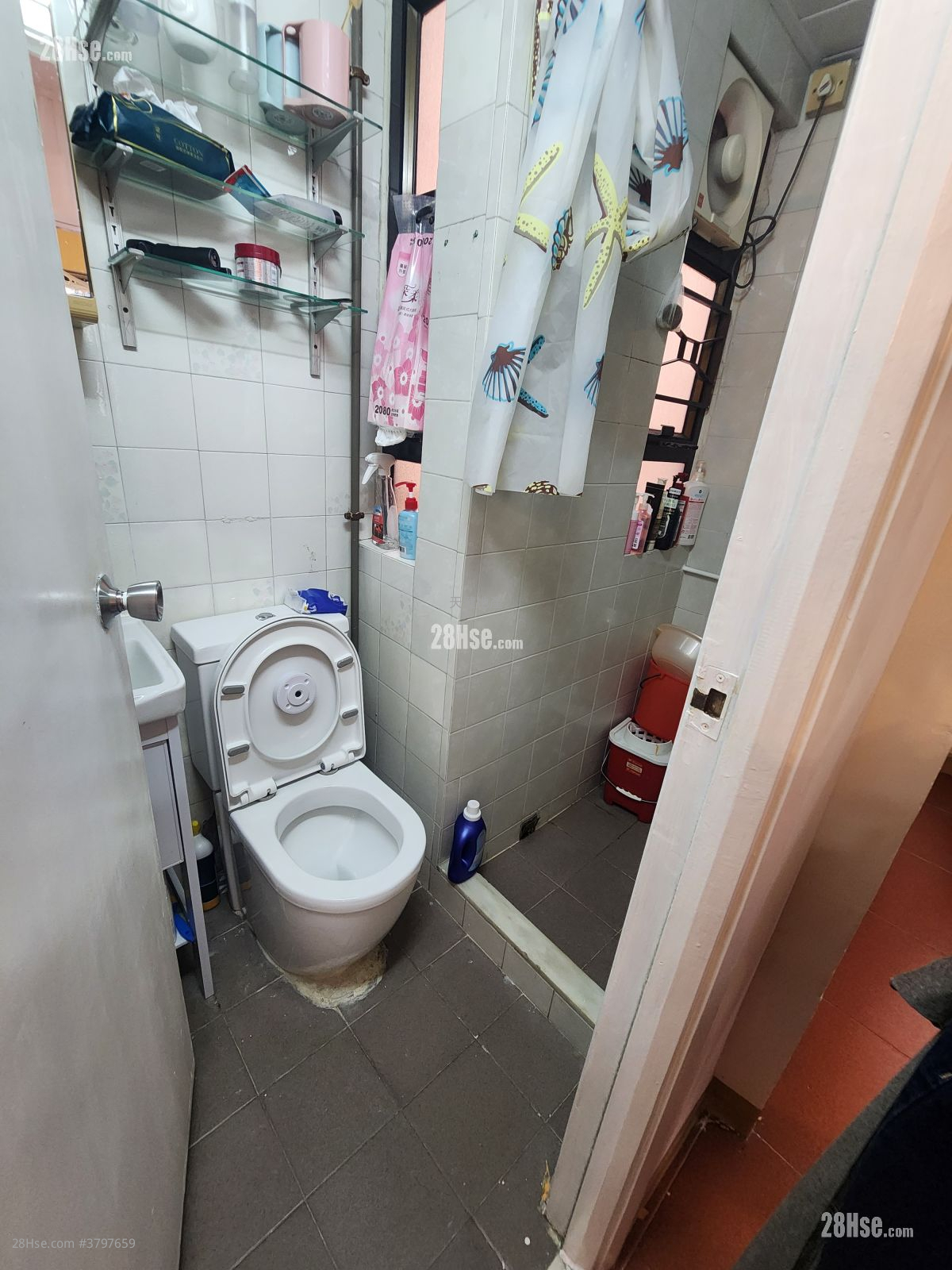 Cosmopolitan Estate Sell 3 Bedrooms , 1 Bathroom 425 ft²