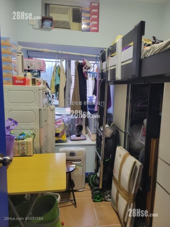 Hilltop Gardens Sell 3 Bedrooms , 2 Bathrooms 591 ft²