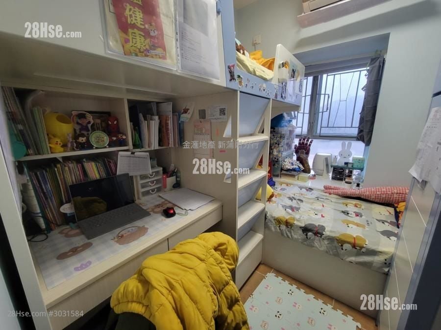 Hilltop Gardens Sell 3 Bedrooms , 2 Bathrooms 591 ft²