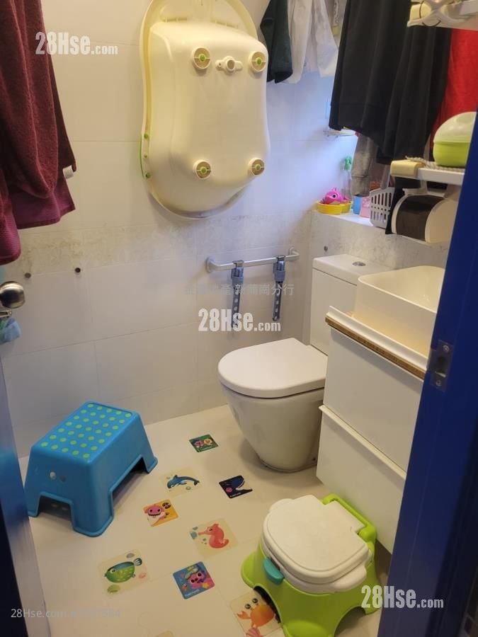 Hilltop Gardens Sell 3 Bedrooms , 2 Bathrooms 591 ft²