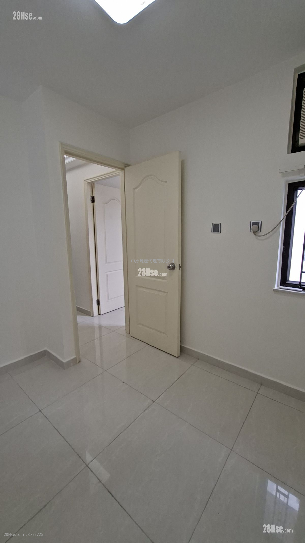 Luk Yeung Sun Chuen Rental 2 Bedrooms , 1 Bathroom 445 ft²