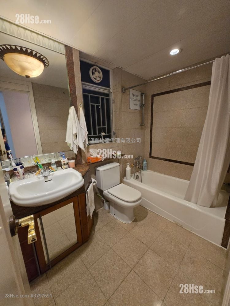 海逸豪园 售盘 2 房 , 1 浴室 595 平方尺