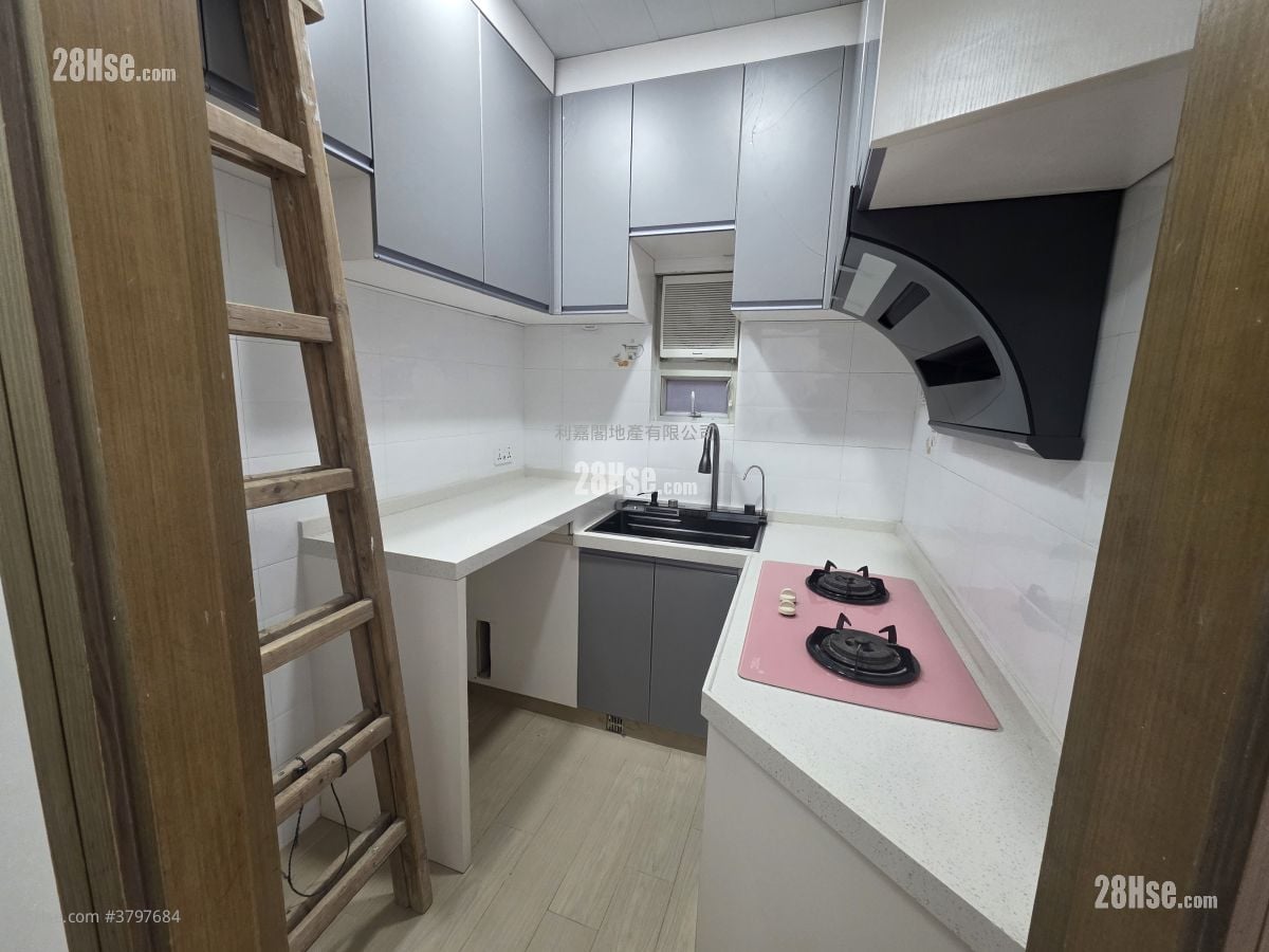 Hung Yu Mansion Sell 3 Bedrooms , 1 Bathroom 405 ft²