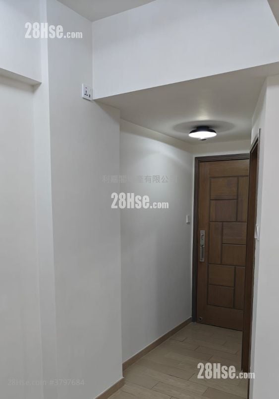 Hung Yu Mansion Sell 3 Bedrooms , 1 Bathroom 405 ft²