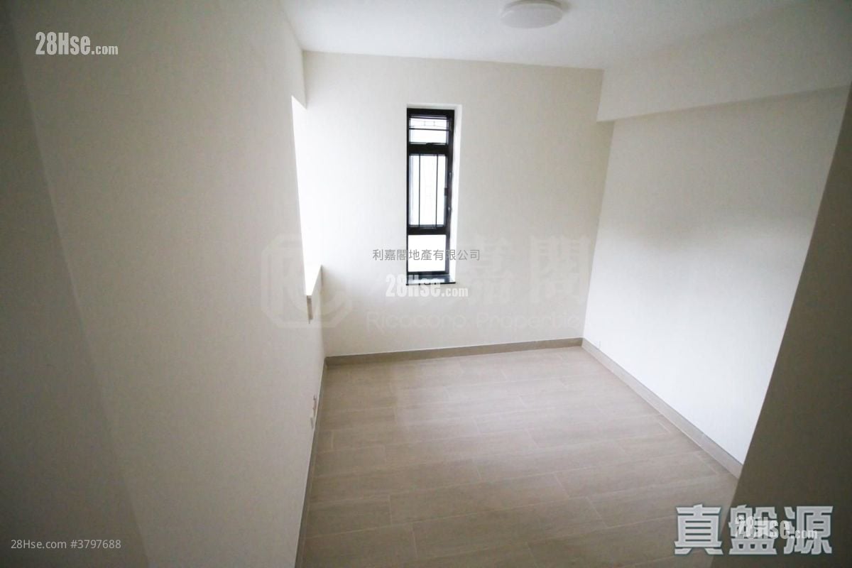 Kornhill Sell 3 Bedrooms , 2 Bathrooms 668 ft²