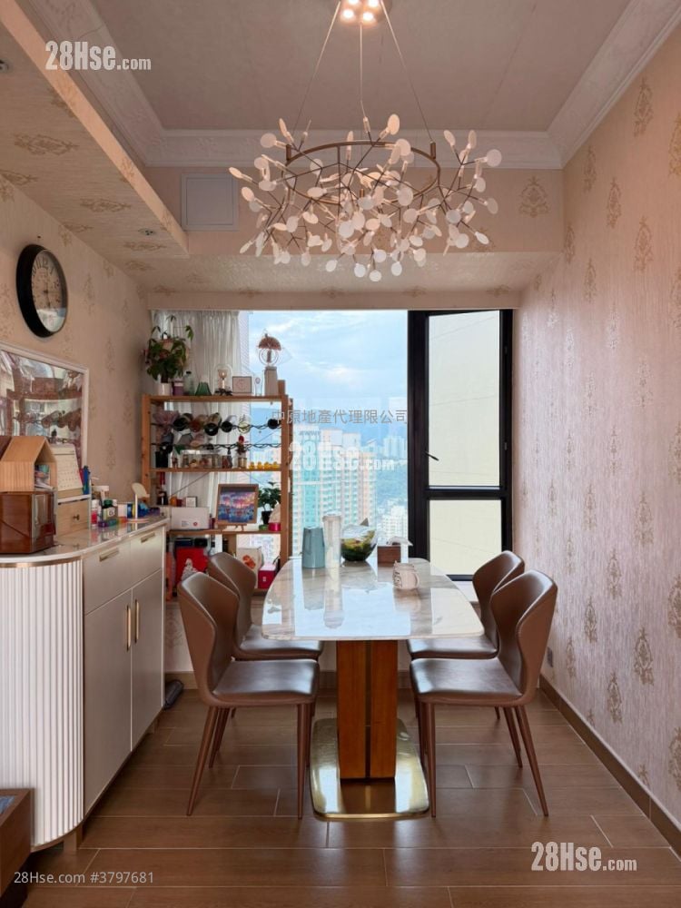 Chelsea Court Sell 4 Bedrooms , 2 Bathrooms 716 ft²