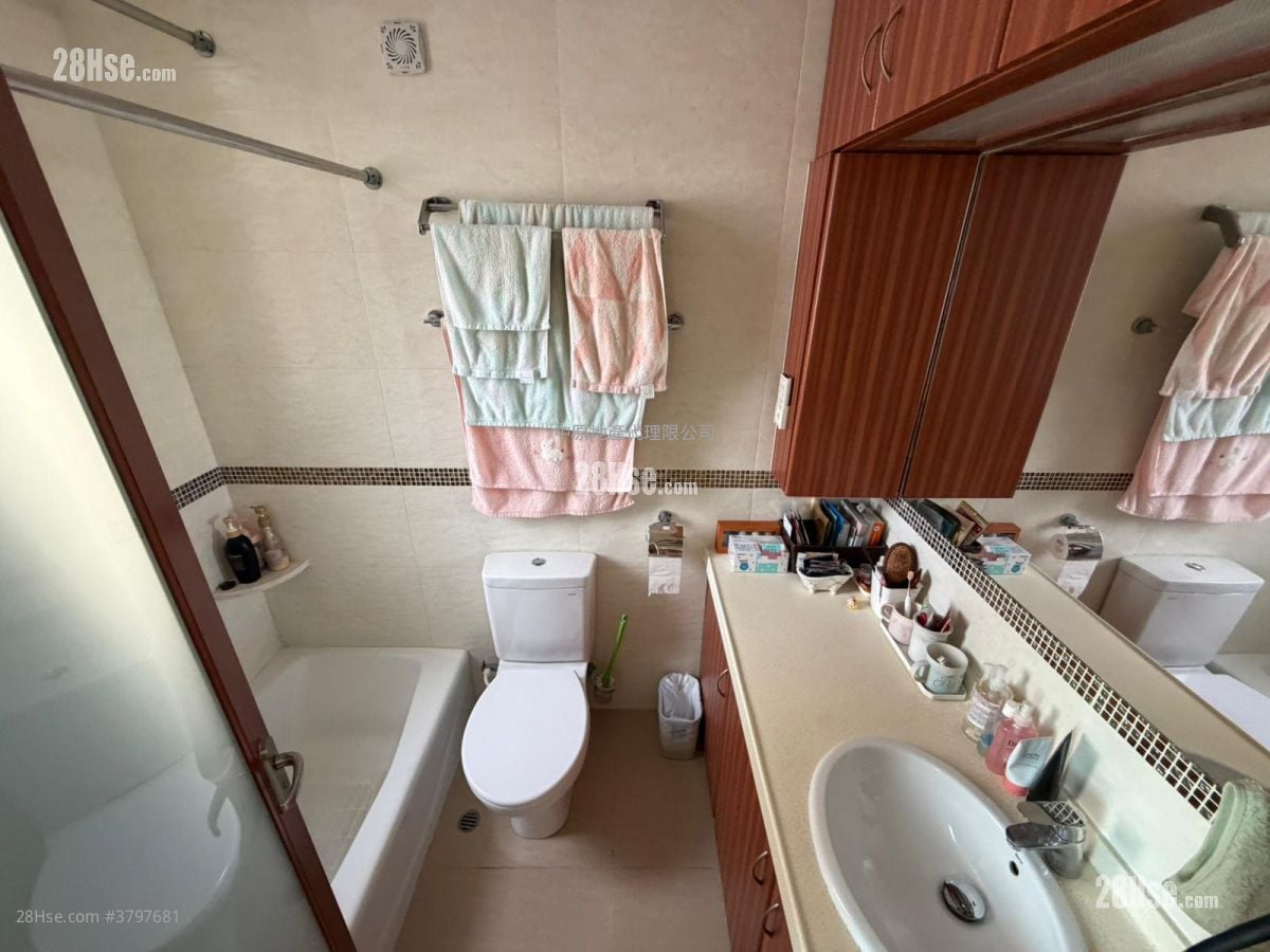 Chelsea Court Sell 4 Bedrooms , 2 Bathrooms 716 ft²