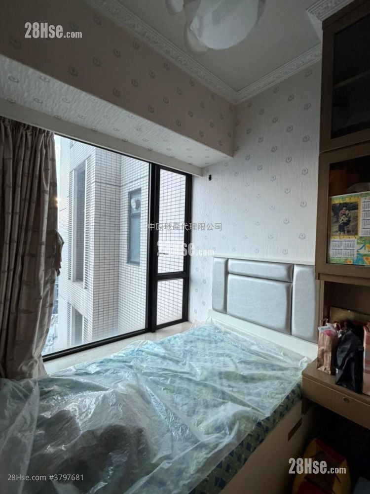 Chelsea Court Sell 4 Bedrooms , 2 Bathrooms 716 ft²