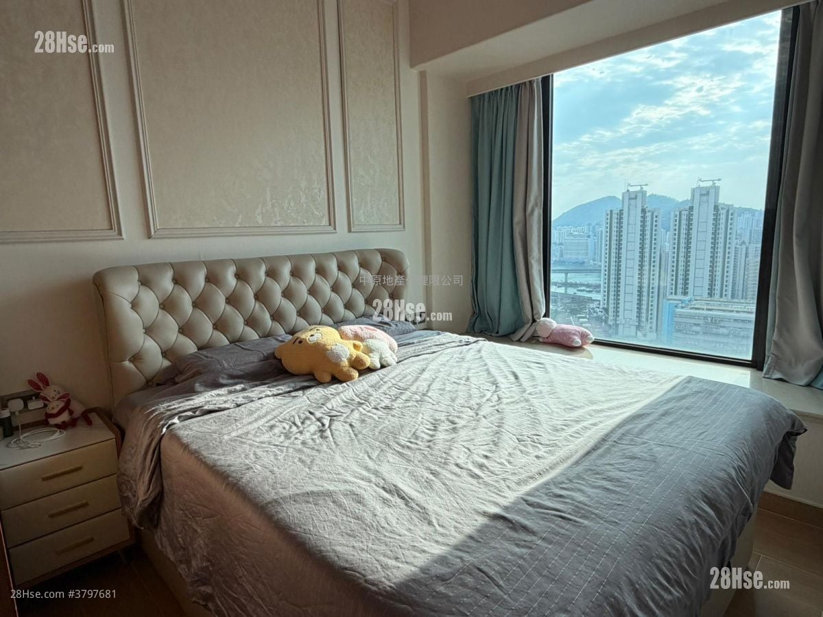 Chelsea Court Sell 4 Bedrooms , 2 Bathrooms 716 ft²