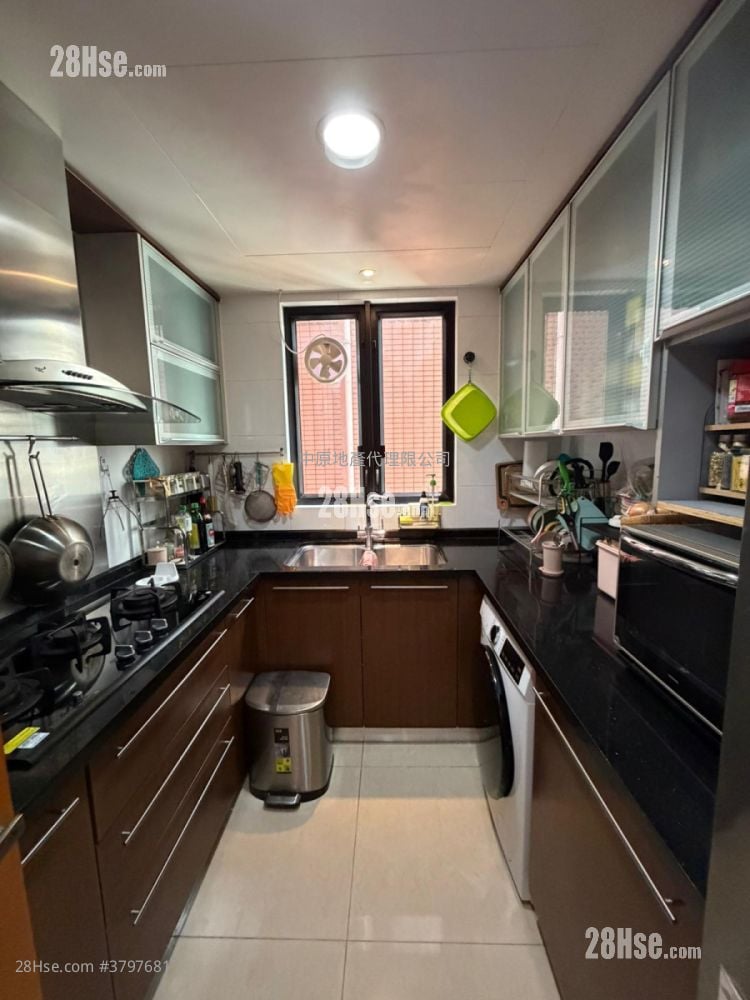 Chelsea Court Sell 4 Bedrooms , 2 Bathrooms 716 ft²