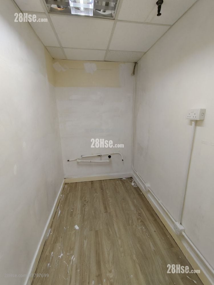 Tai Sang Bank Building Rental 4 Bedrooms , 1 Toilet