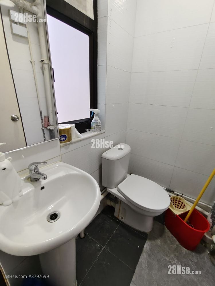 Tai Sang Bank Building Rental 4 Bedrooms , 1 Toilet