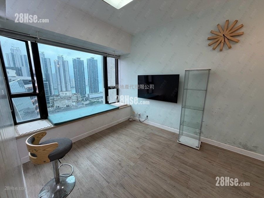 Chelsea Court Sell 2 Bedrooms , 1 Bathroom 450 ft²