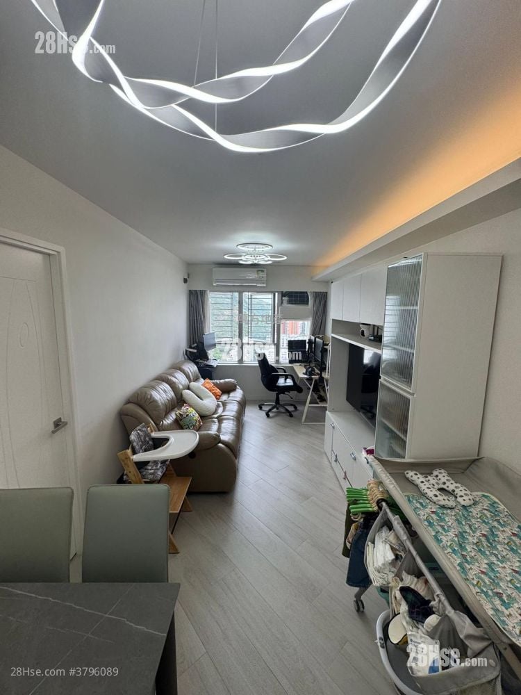 Choi Wo Court Sell 2 Bedrooms , 1 Bathroom 477 ft²