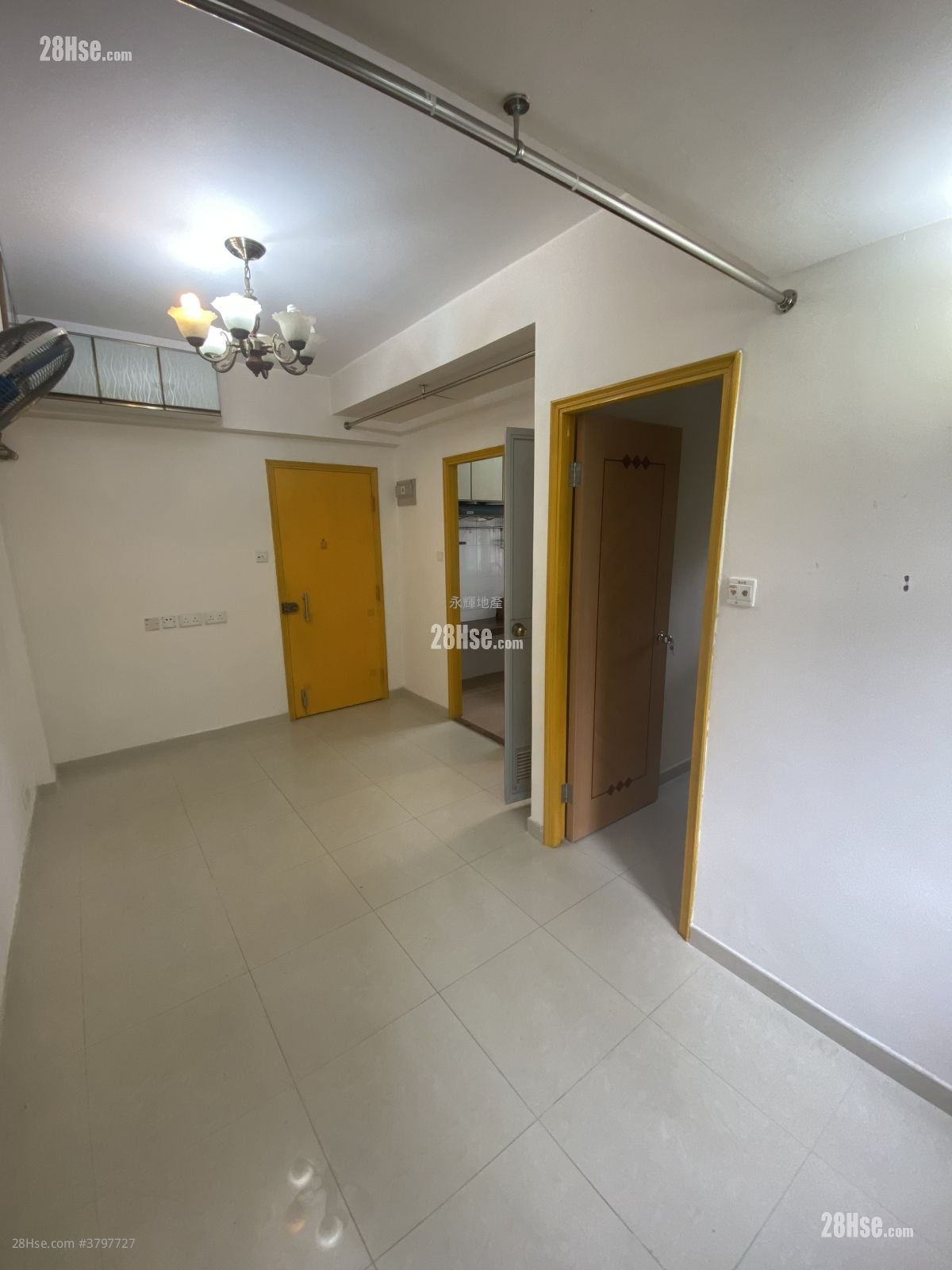 三喜大厦 租盘 1 房 242 平方尺