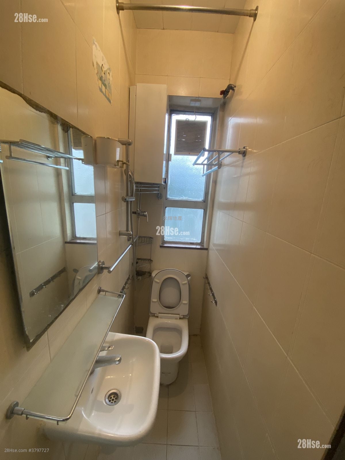 三喜大厦 租盘 1 房 242 平方尺